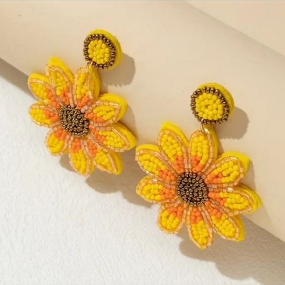 🌻 Sunflower Beaded Drop Dangle Earrings - Picture 5 of 15